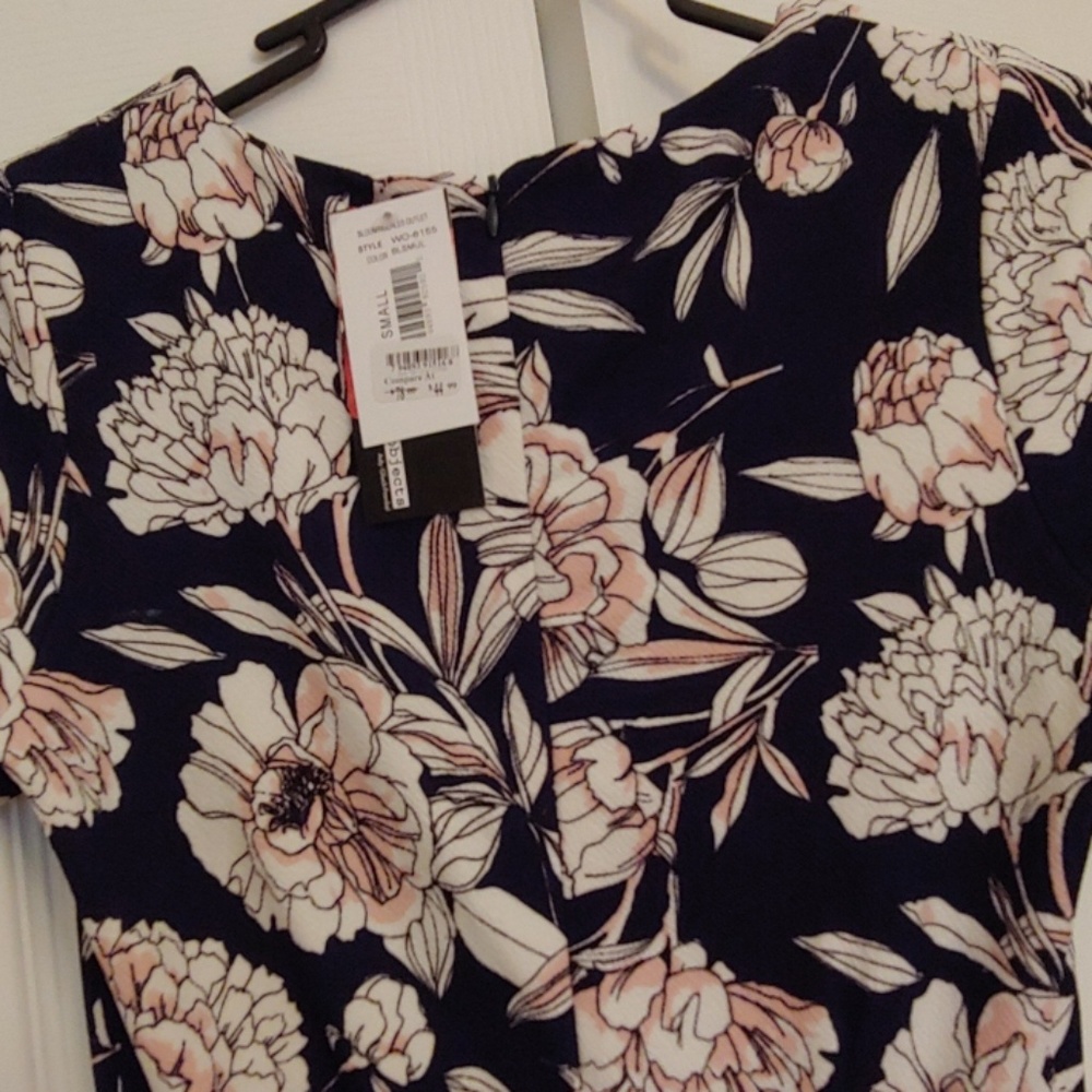 Necessary Objects floral midi dress - Picture 5 of 6